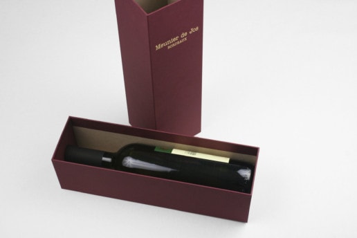 Коробка выдвижная подарочная под вино, вложена бутылка