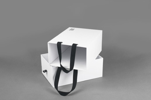 Картонные коробки — пакет с ручками, крышка и дно